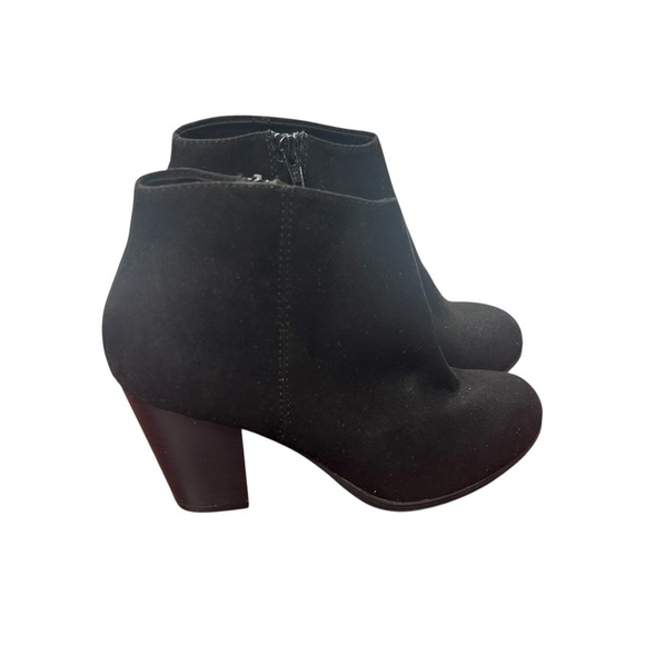 Old Navy Black Suede Ankle Booties with‎ Block Heel - Picture 1 of 4